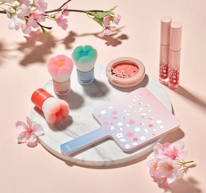 Etude House Cherry Blossom Picnic 2019 Air Mousse Eyes Blossom Cheek